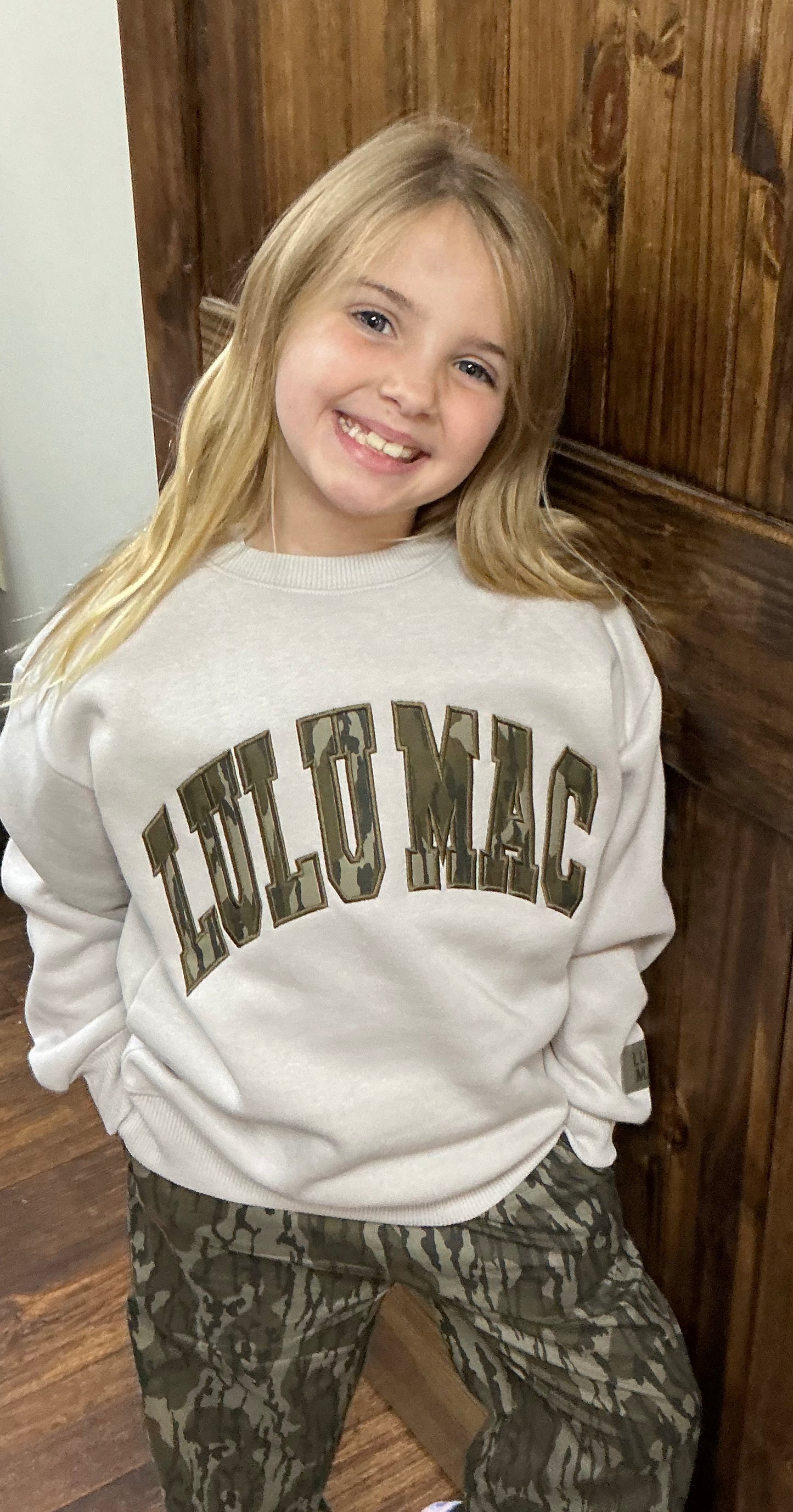 Lulu Mac Youth Greige W/ Mossy Oak Bottomland Sweatshirt