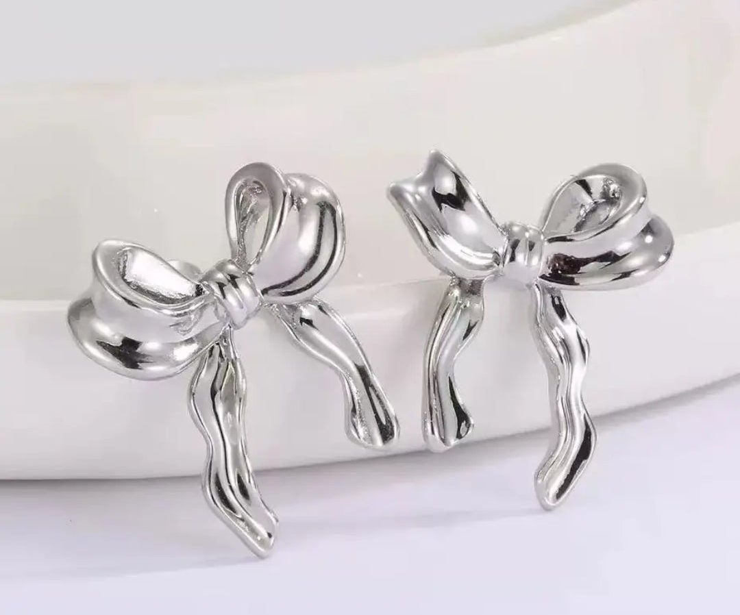 Silver Stud Bow Earrings