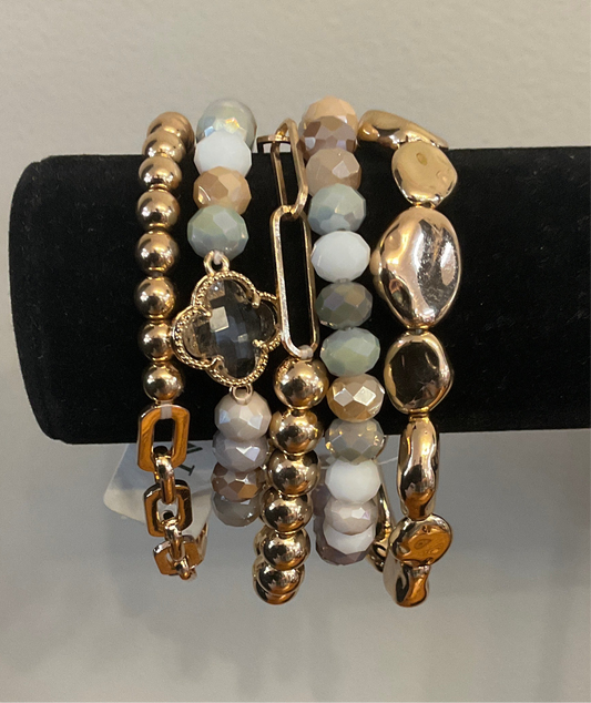 Beaded clover accent bracelet set