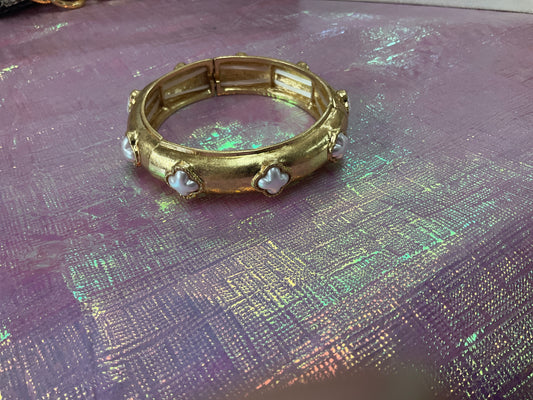 Neema Clover Stretch Bracelet Worn Gold