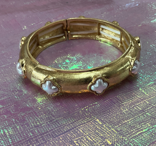 Neema Clover Stretch Bracelet Worn Gold