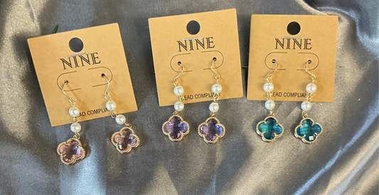 Clover with pearls dangle earrings