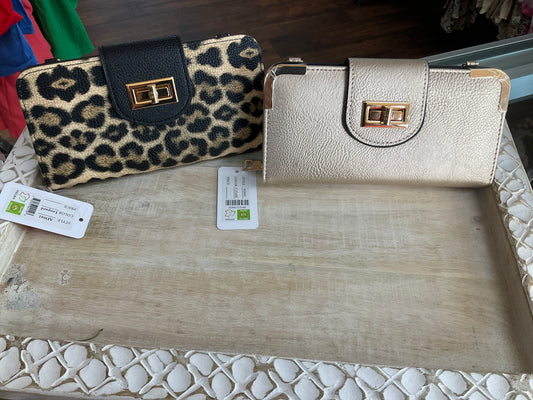 Turn lock crossbody wallet