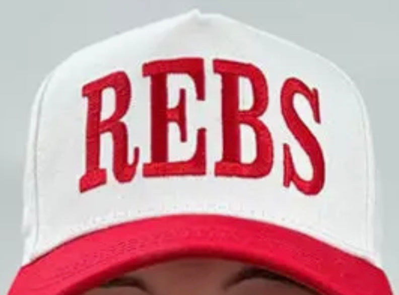 Lulu Mac Rebs hat red