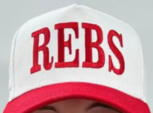 Lulu Mac Rebs hat red