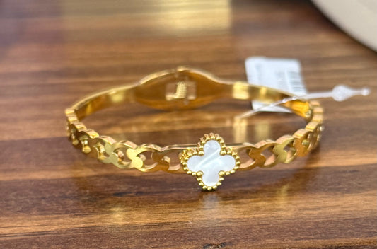Gavin Clover Link Bracelet