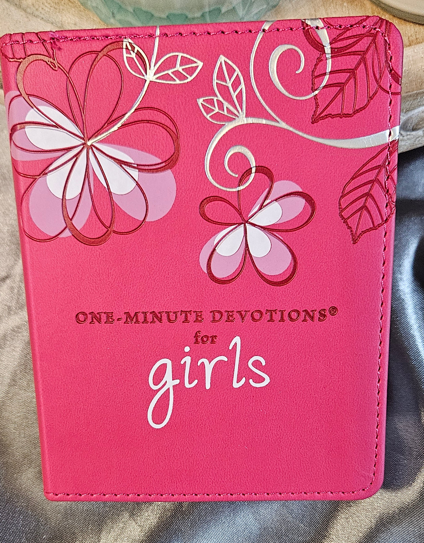One-Minute Devotions for Girls Faux Leather